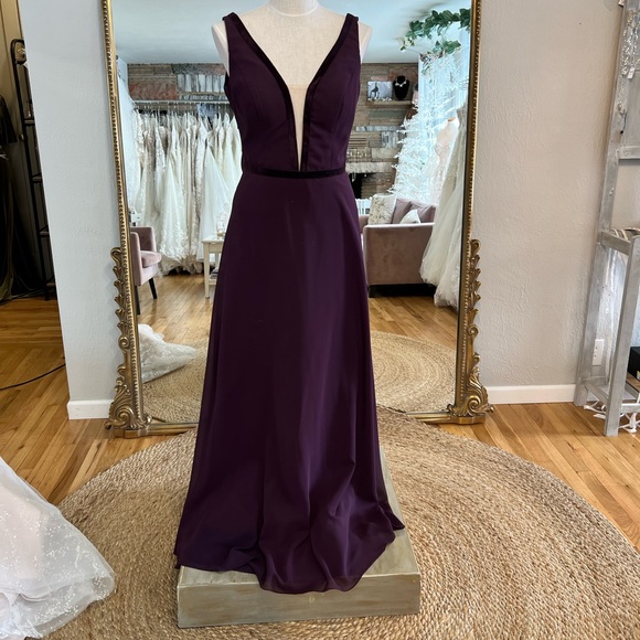 Sorella Vita Gown - Picture 1 of 3